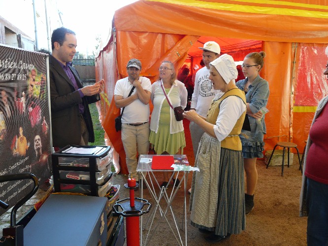 Sébastien Gayou manipule les cartes